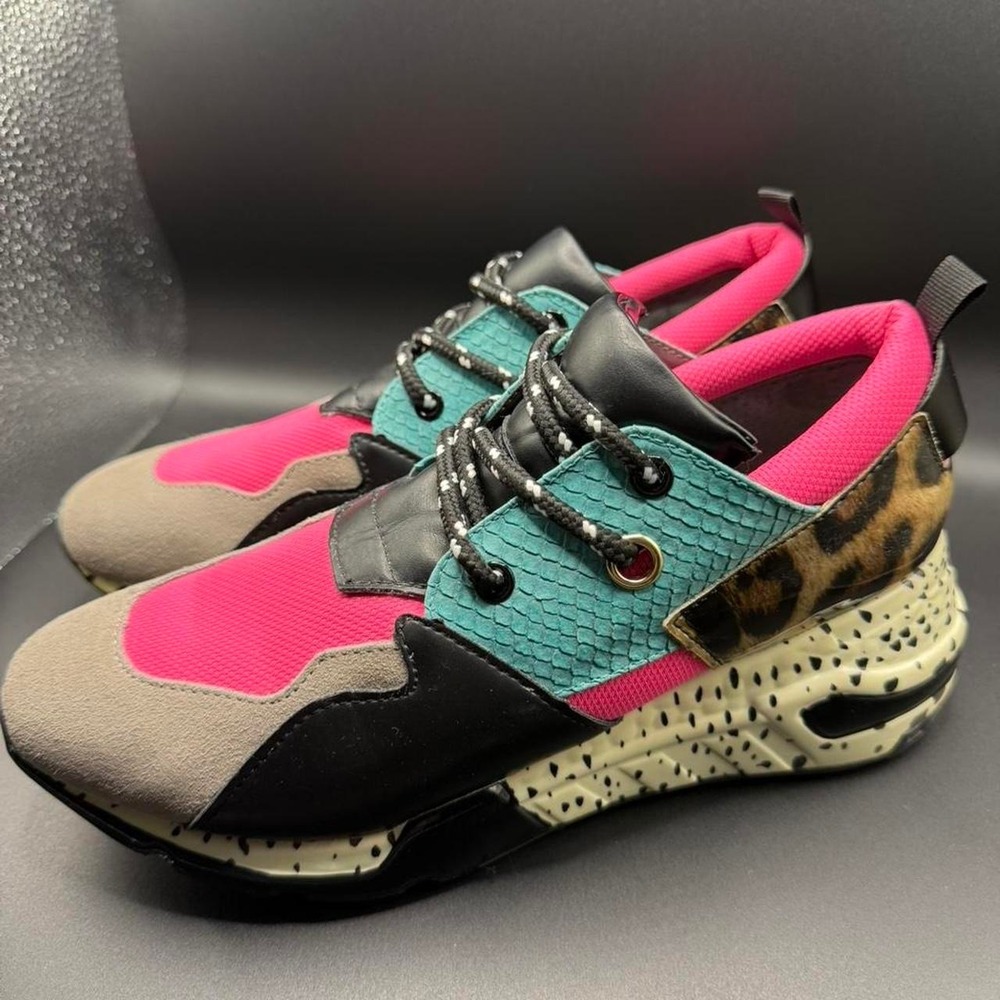 Steve Madden "Cliff" multi-color sneakers - sz 8